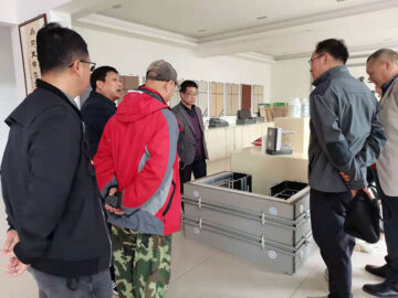 河南省建設(shè)廳科技與標(biāo)準(zhǔn)處康處長(zhǎng)、河南省建筑協(xié)會(huì)段秘書長(zhǎng)、河南省建筑科學(xué)研究院黃工等一行蒞臨考察